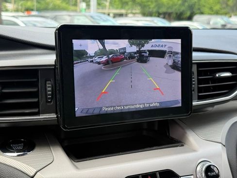Used 2023 Ford Explorer XLT w/ Equipment Group 202A AWD/4WD image 16