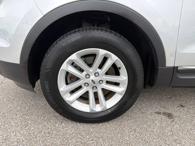 Used 2015 Ford Explorer XLT w/ Equipment Group 201A AWD/4WD image 35