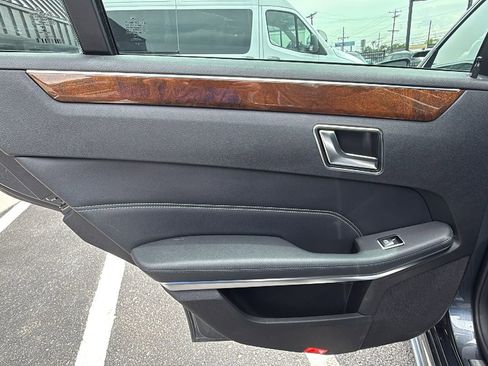 Used 2016 Mercedes-Benz E 350 4MATIC Sedan image 11