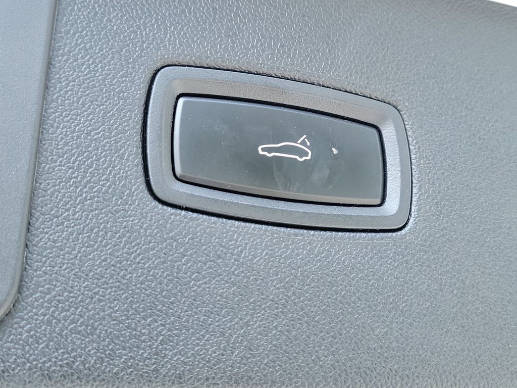 Used 2022 Porsche Cayenne AWD/4WD image 12