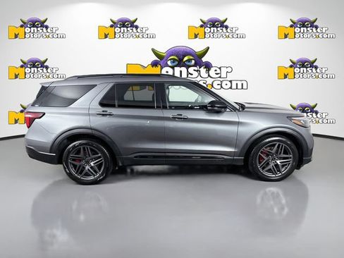 Used 2025 Ford Explorer ST AWD/4WD image 4
