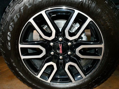 Used 2025 GMC Sierra 1500 AT4 w/ AT4 Premium Package image 68