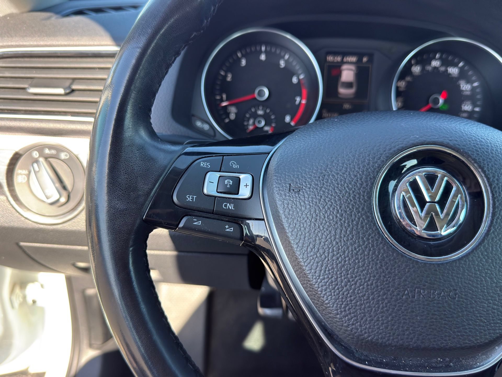 Used 2017 Volkswagen Passat 3.6 SEL Premium FWD image 18