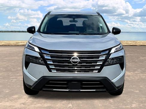 Used 2024 Nissan Rogue S image 2