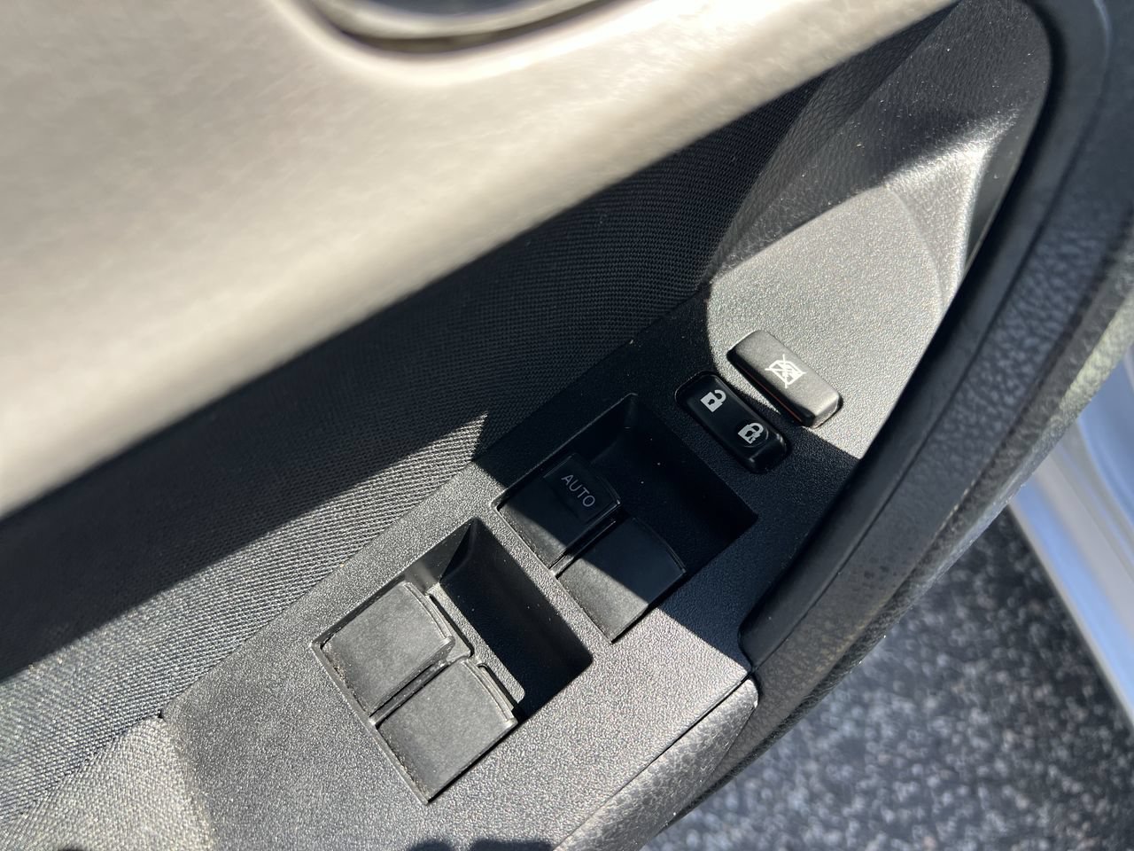Used 2018 Toyota Corolla LE FWD image 15