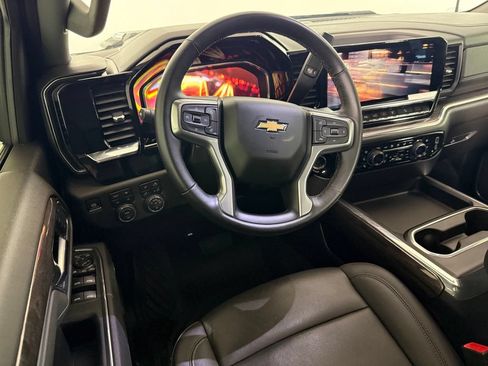 Used 2025 Chevrolet Silverado 2500 LTZ w/ LTZ Plus Package AWD/4WD image 19
