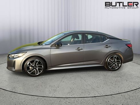 Used 2025 Nissan Sentra SR FWD image 3