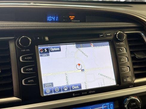 Used 2018 Toyota Highlander XLE AWD/4WD image 22