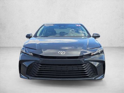 Used 2025 Toyota Camry LE image 2