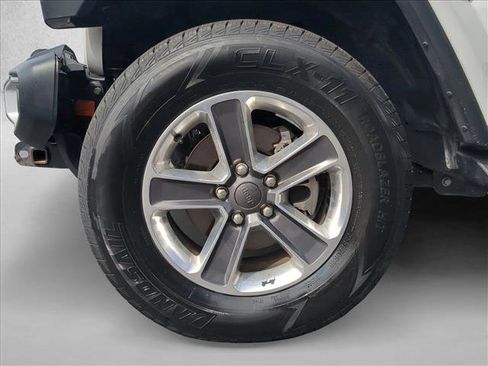 Used 2020 Jeep Wrangler Unlimited Sahara image 21