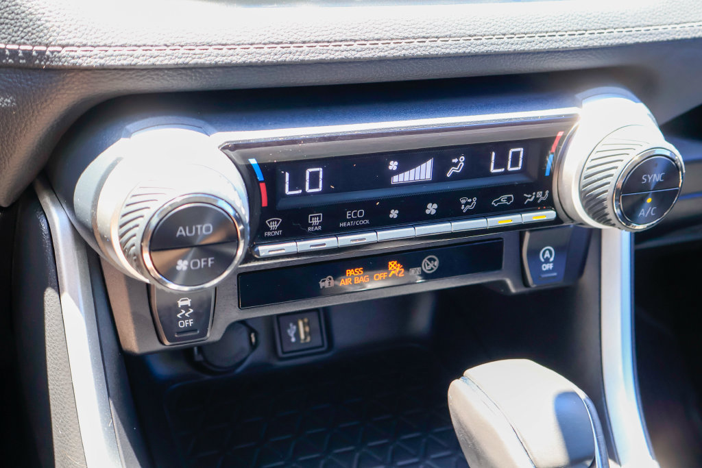 Used 2025 Toyota RAV4 XLE Premium AWD/4WD image 17