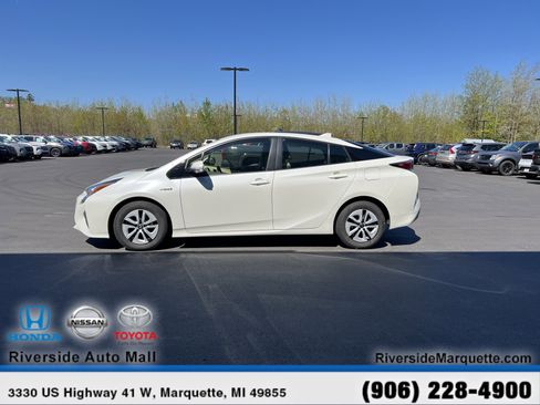 Used 2016 Toyota Prius Two FWD image 4