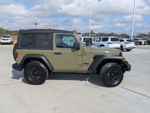 Used 2025 Jeep Wrangler Sport image 8