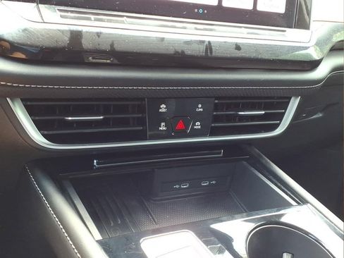 Used 2025 Volkswagen Atlas SE FWD image 7