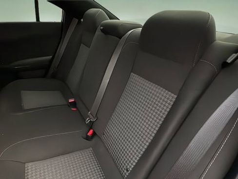 Used 2022 Dodge Charger R/T w/ Blacktop Package image 18