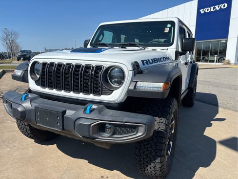 Used 2024 Jeep Wrangler Unlimited Rubicon 4xe w/ Capability Package AWD/4WD image 3
