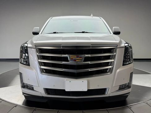 Used 2017 Cadillac Escalade ESV Premium Luxury AWD/4WD image 3