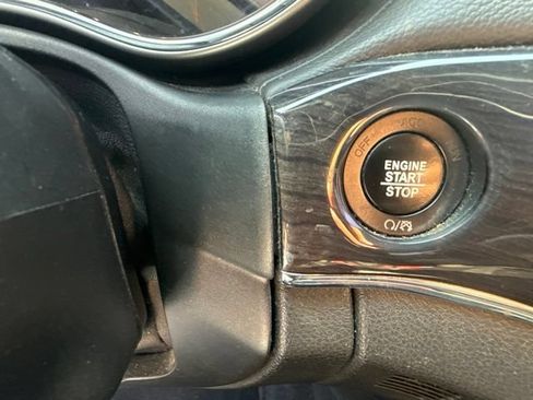 Used 2020 Jeep Grand Cherokee Overland AWD/4WD image 18