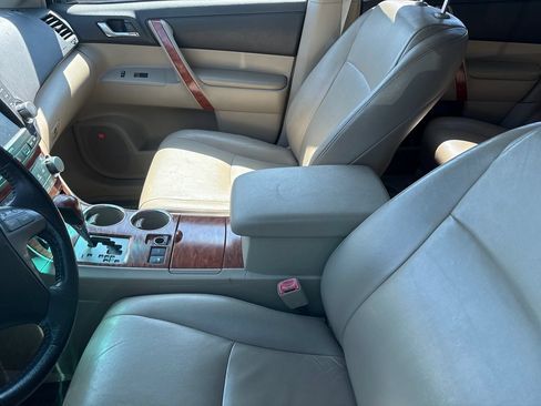 Used 2010 Toyota Highlander Limited w/ Extra Value Pkg 8 AWD/4WD image 5