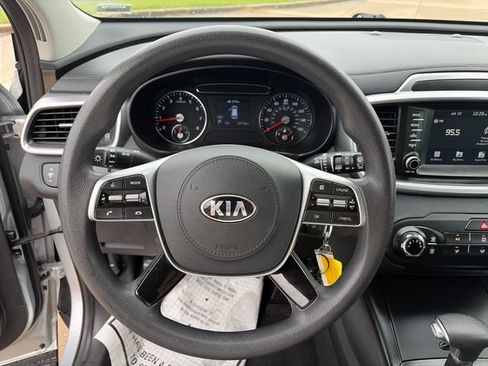 Used 2019 Kia Sorento L FWD image 10