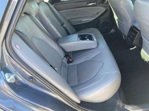 Used 2022 Toyota Avalon Limited image 40