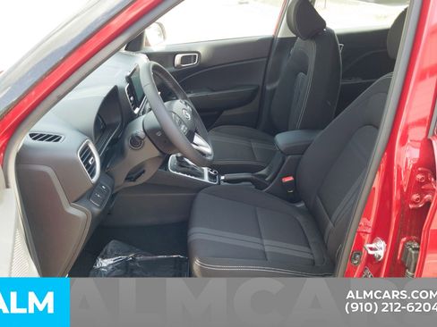 Used 2025 Hyundai Venue SEL image 15