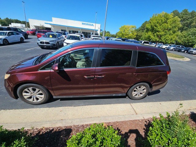 Used 2017 Honda Odyssey SE image 1