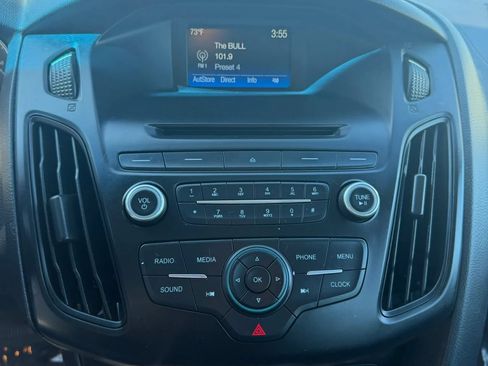 Used 2015 Ford Focus SE FWD image 25