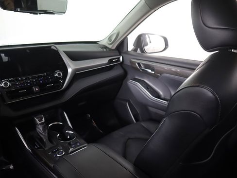Used 2022 Toyota Highlander Platinum image 43