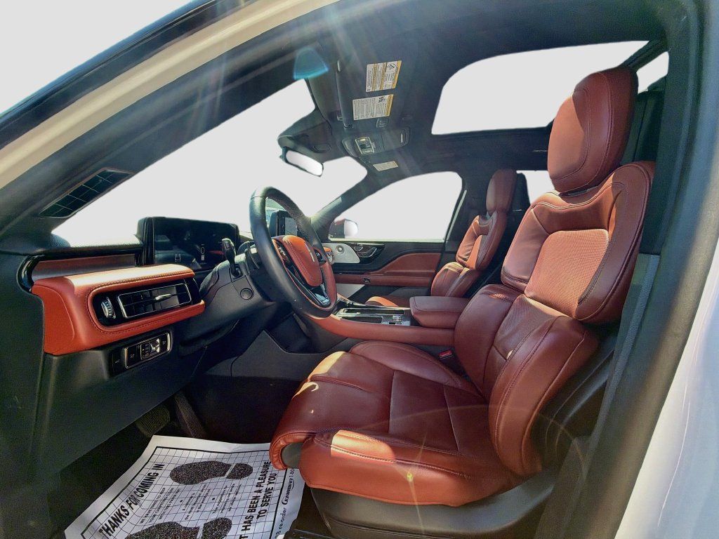 Used 2025 Lincoln Aviator Reserve w/ Luxury Package RWD image 22