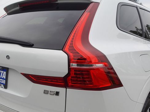 Used 2023 Volvo XC60 B5 Plus image 5