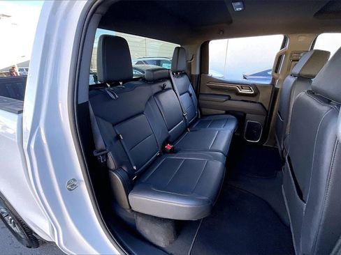 Used 2025 GMC Sierra 1500 SLT image 26