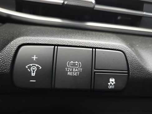 Used 2025 Hyundai Elantra Blue image 22