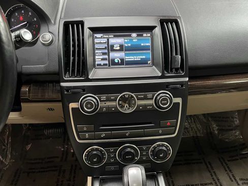 Used 2013 Land Rover LR2 AWD/4WD image 18