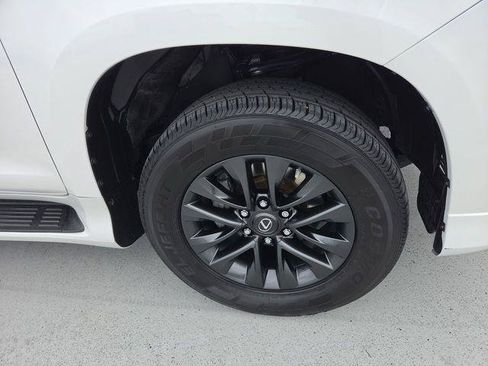 Certified 2023 Lexus GX 460 Premium w/ Premium Package AWD/4WD image 10