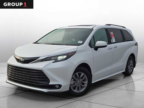 New 2026 Toyota Sienna XLE FWD image 1