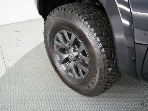 Used 2022 Toyota Tacoma SR5 w/ Technology Package RWD image 49