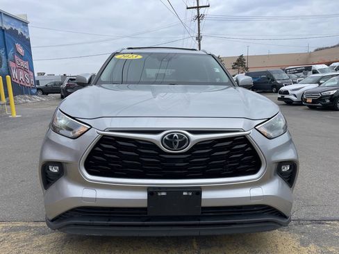 Used 2023 Toyota Highlander XLE image 5