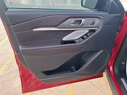 Used 2025 Ford Explorer Platinum w/ Ultimate Package image 22