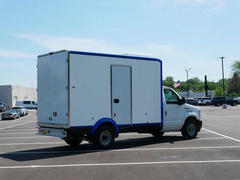 Used 2023 Ford E-350 and Econoline 350 Super Duty w/ Power Windows & Locks Group RWD image 5