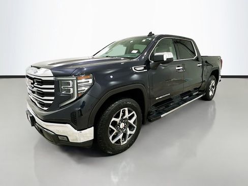 Used 2024 GMC Sierra 1500 SLT image 3