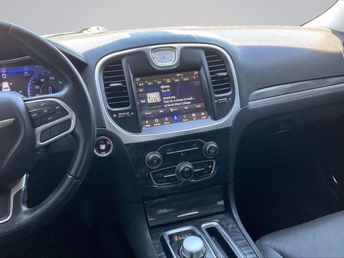 Used 2018 Chrysler 300 Touring w/ Sport Appearance Package image 6