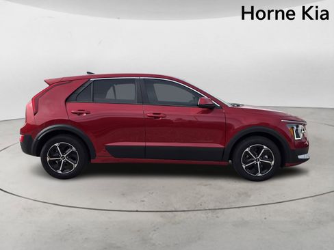 New 2025 Kia Niro LX image 3