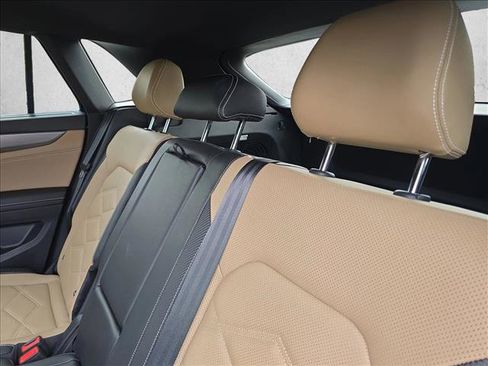 Used 2024 Volkswagen Atlas Cross Sport SE w/ Panoramic Sunroof Package image 18