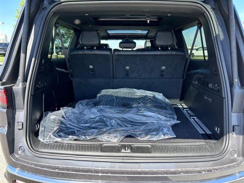 New 2024 Jeep Wagoneer L Series III w/ Premium Group I image 7