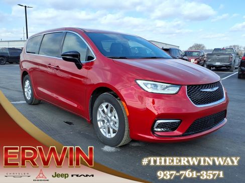 Certified 2025 Chrysler Pacifica Select image 1