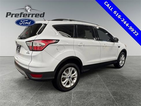 Used 2018 Ford Escape SE image 18