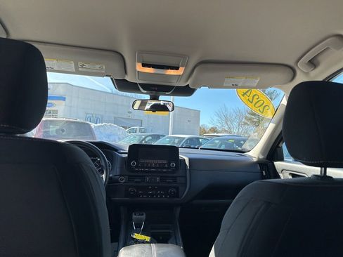 Used 2024 Nissan Pathfinder S image 30