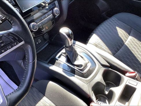 Used 2020 Nissan Rogue SV AWD/4WD image 19