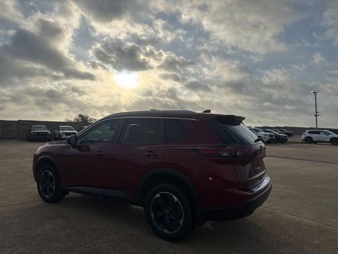 Used 2024 Nissan Rogue SV w/ SV Premium Package FWD image 14